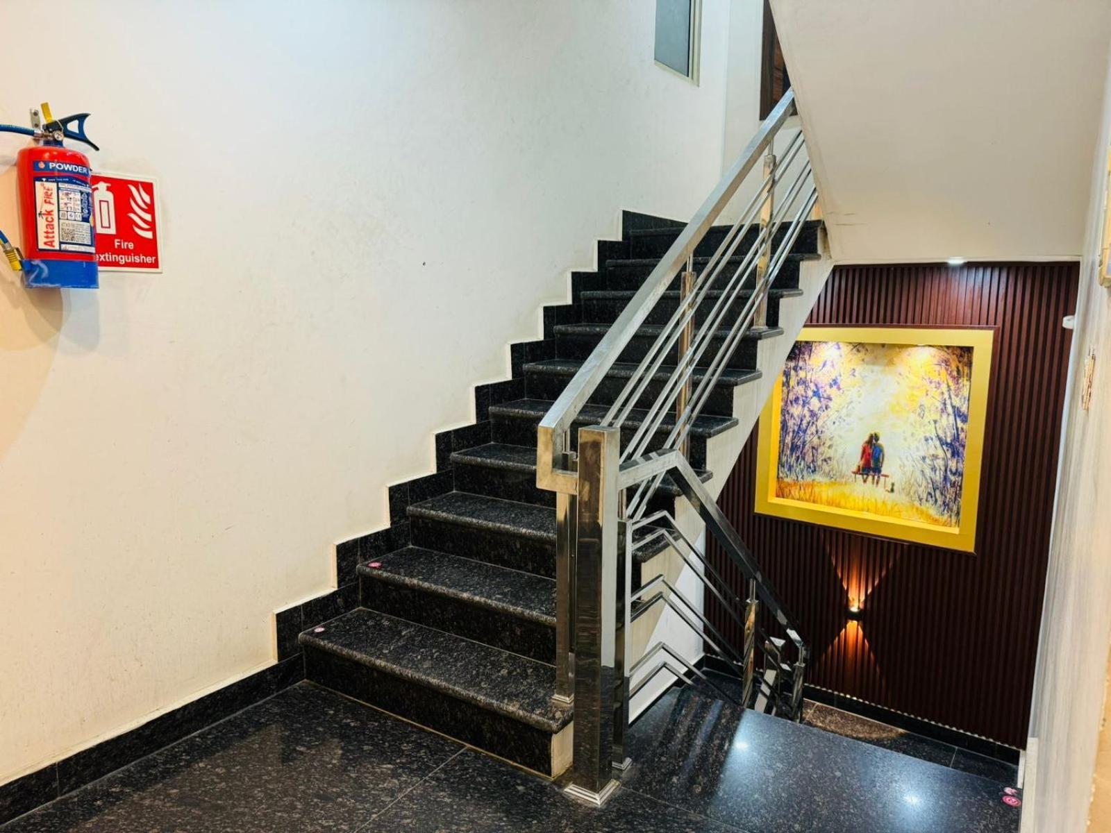 Hotel Pearl Inn Rudrapur Bagian luar foto