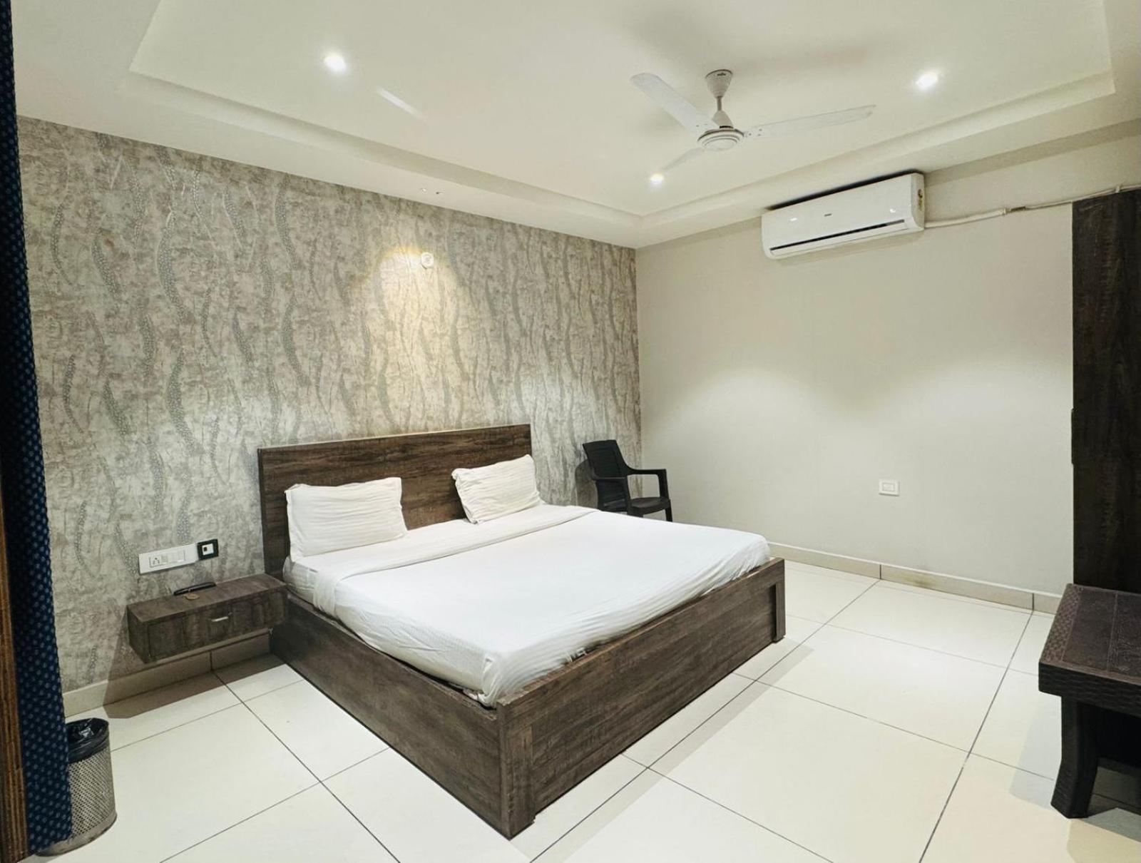 Hotel Pearl Inn Rudrapur Bagian luar foto
