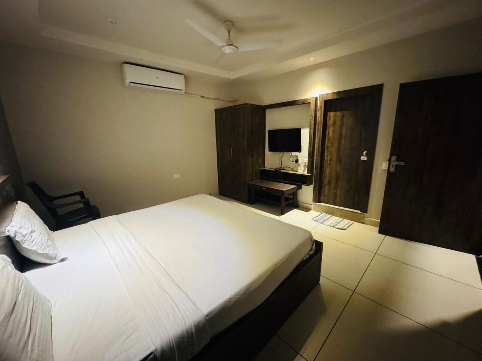 Hotel Pearl Inn Rudrapur Bagian luar foto