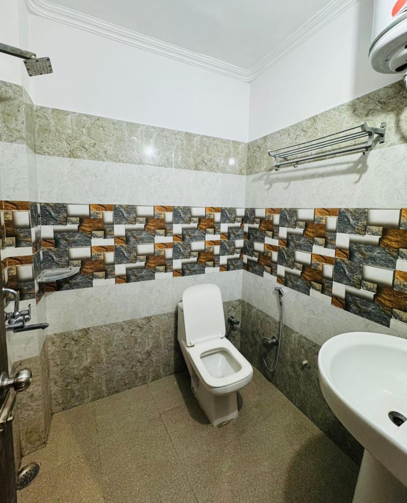 Hotel Pearl Inn Rudrapur Bagian luar foto