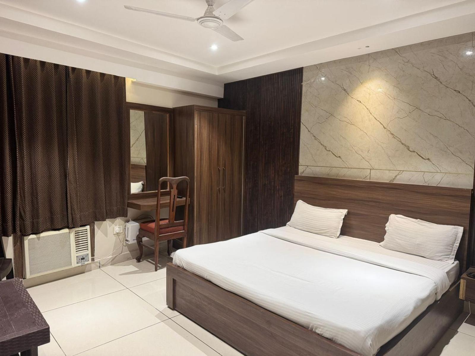 Hotel Pearl Inn Rudrapur Bagian luar foto