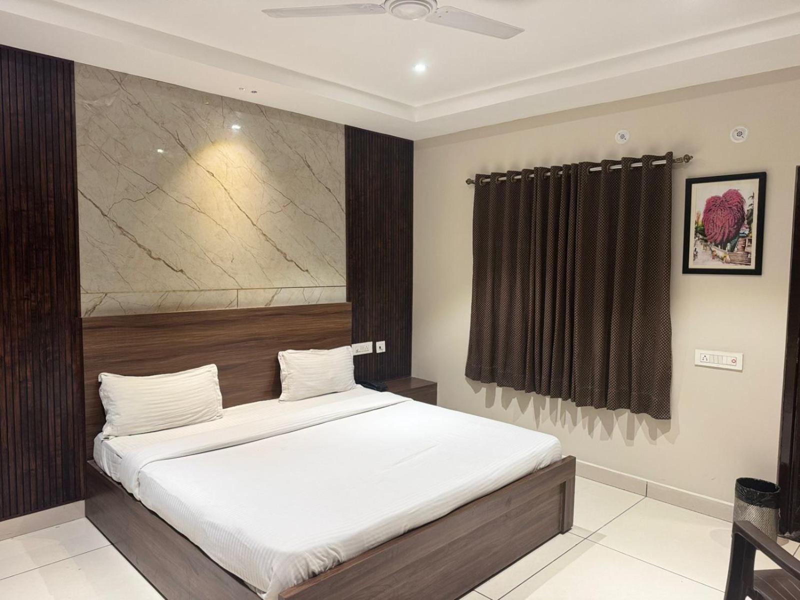 Hotel Pearl Inn Rudrapur Bagian luar foto